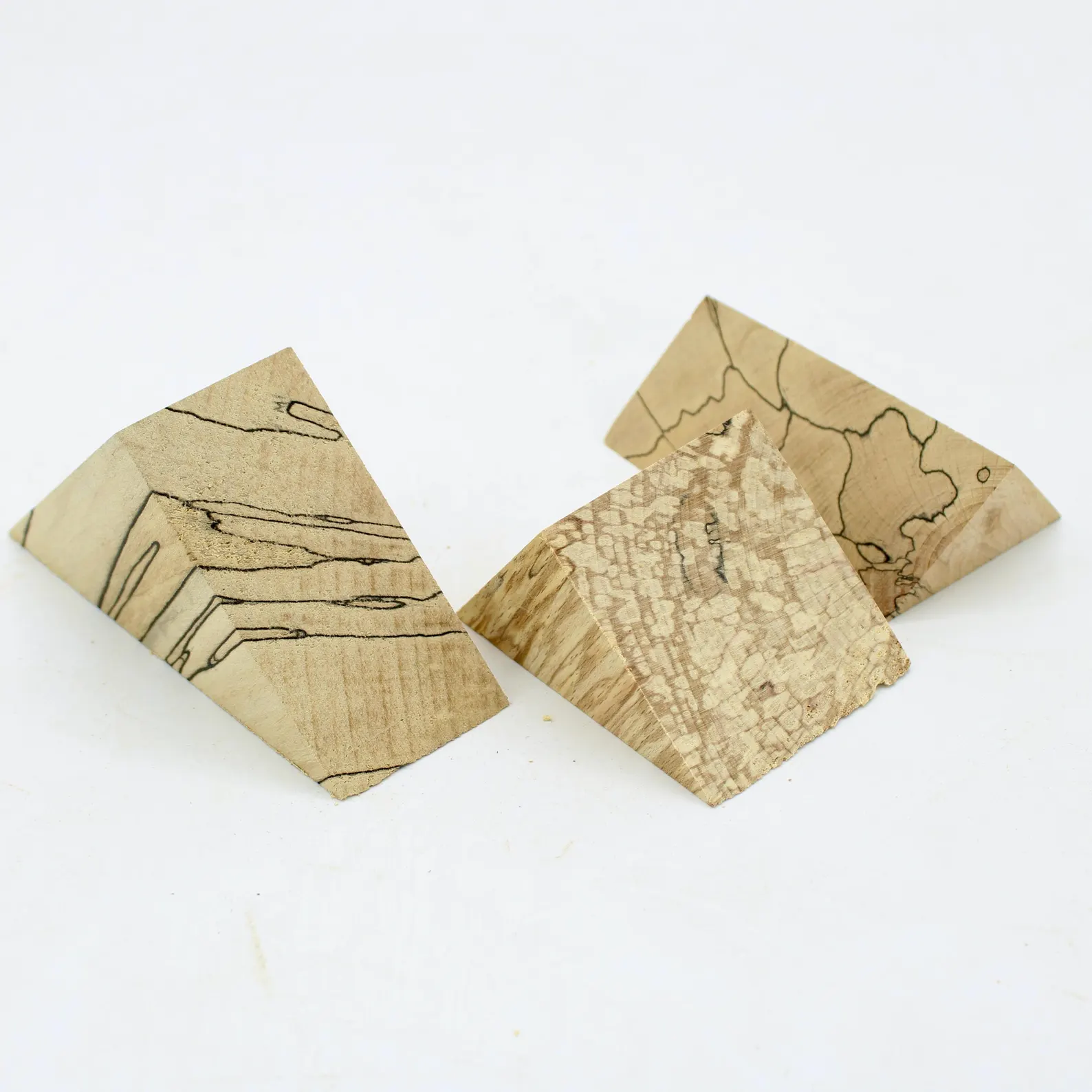 Triangle de hêtre échauffé, bois d'exception pour créations uniques, bijoux, déco, jeux, jouets, compositions, créations