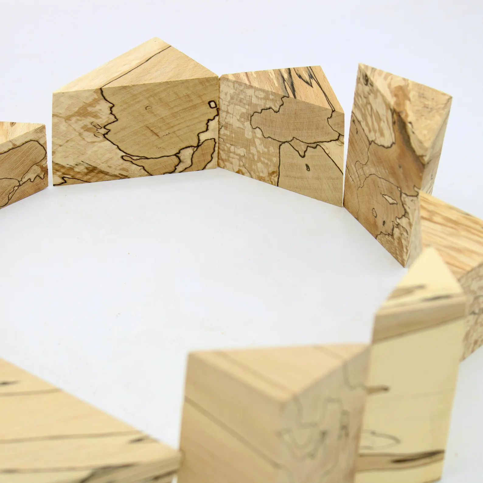 Triangle de hêtre échauffé, bois d'exception pour créations uniques, bijoux, déco, jeux, jouets, compositions, créations – Image 3
